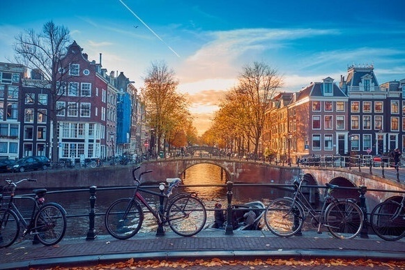 Hoofdafbeelding Amsterdam canals 
